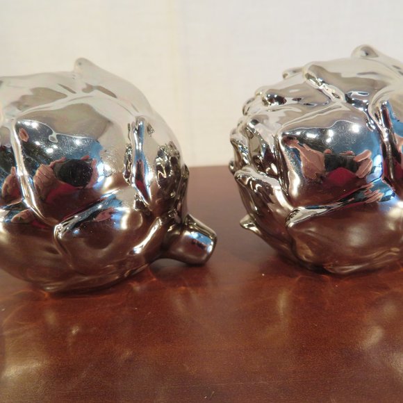 Vintage AVON Silver Tone Metal ARTICHOKE Salt & Pepper Shakers 2" x 3" (39C) - Picture 2 of 4